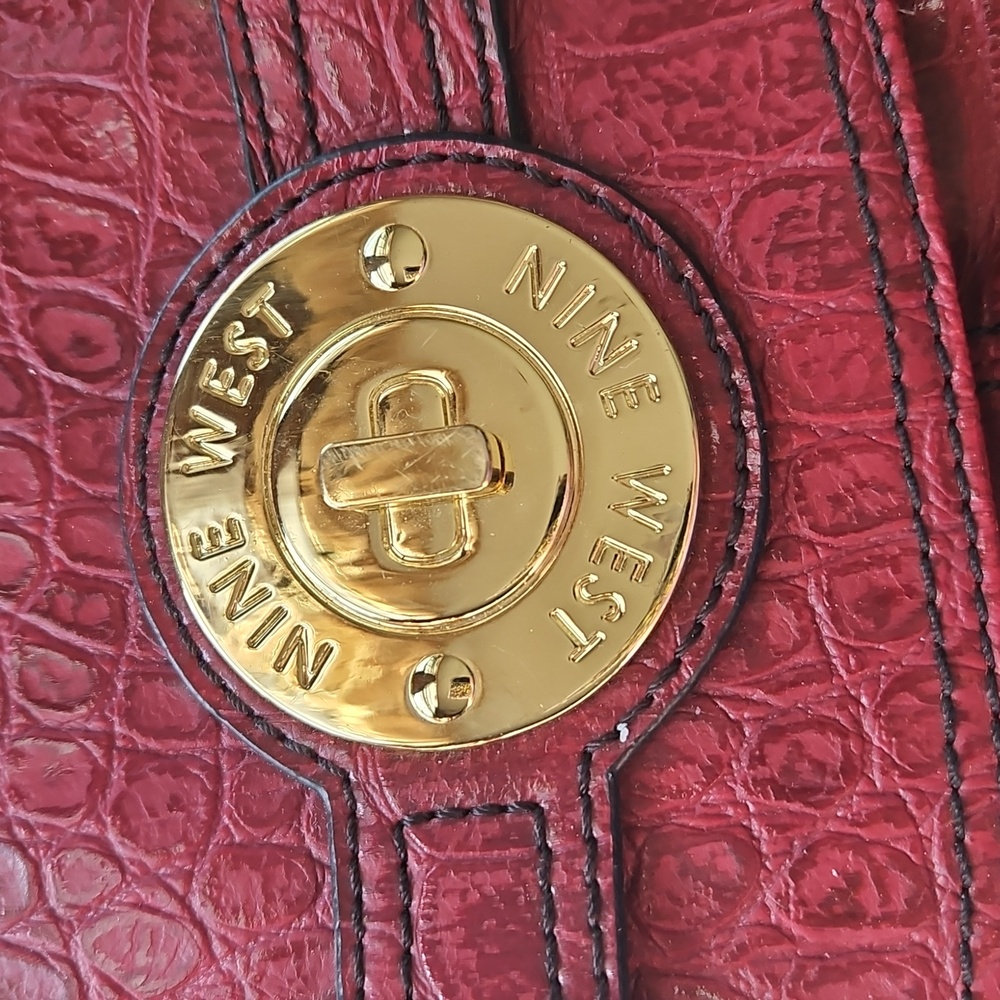 Nine West Bag Crocidile Embossed Red With GOLD Crossbody - Picture 4 of 12